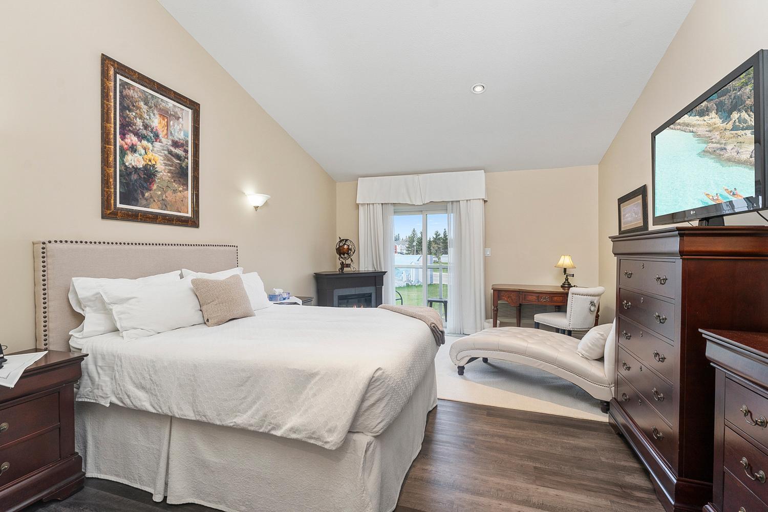 Lakeshore Inn 콜드레이크 외부 사진