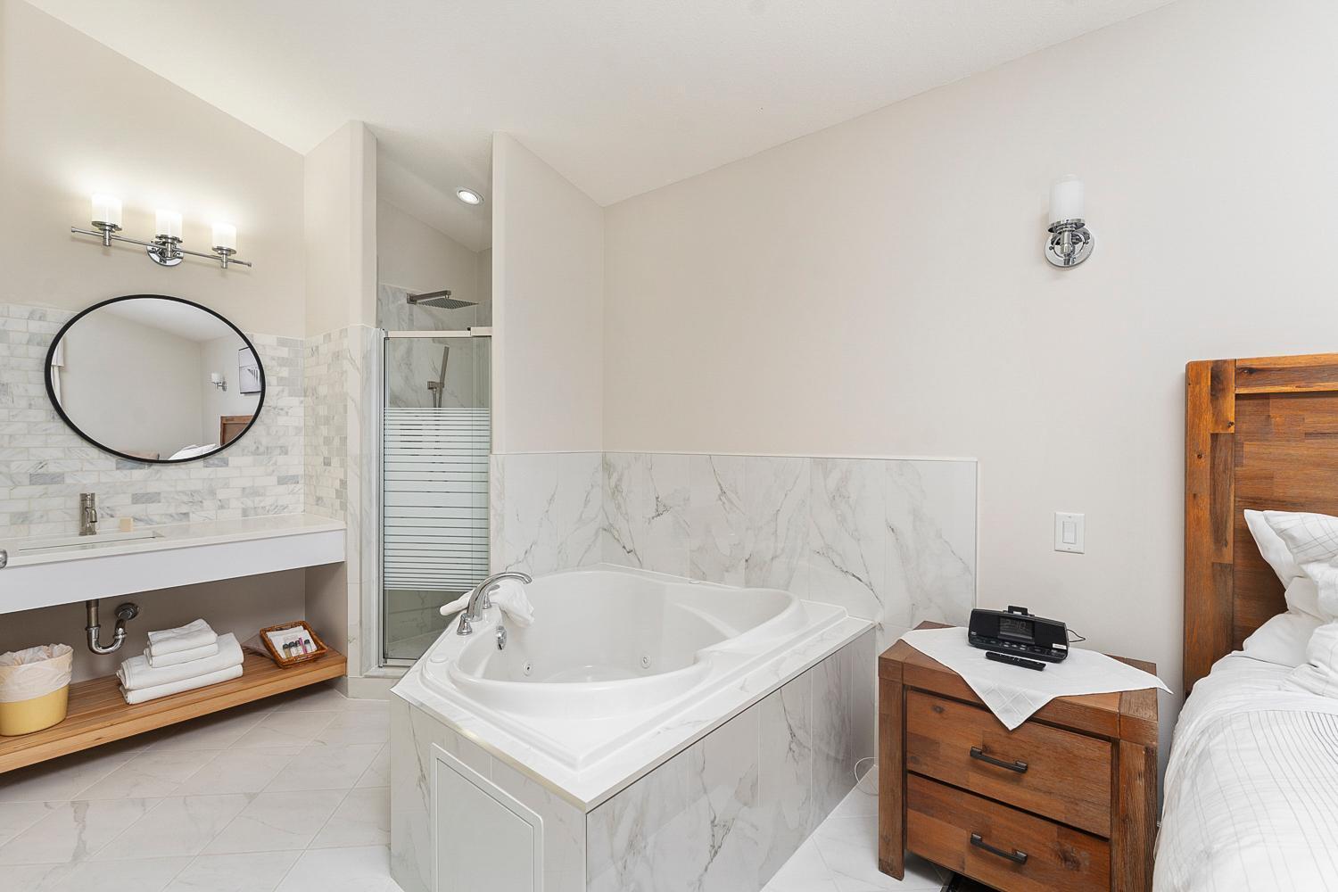 Lakeshore Inn 콜드레이크 외부 사진