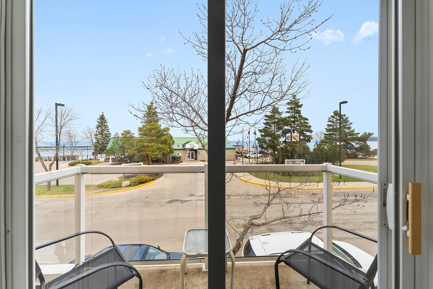 Lakeshore Inn 콜드레이크 외부 사진