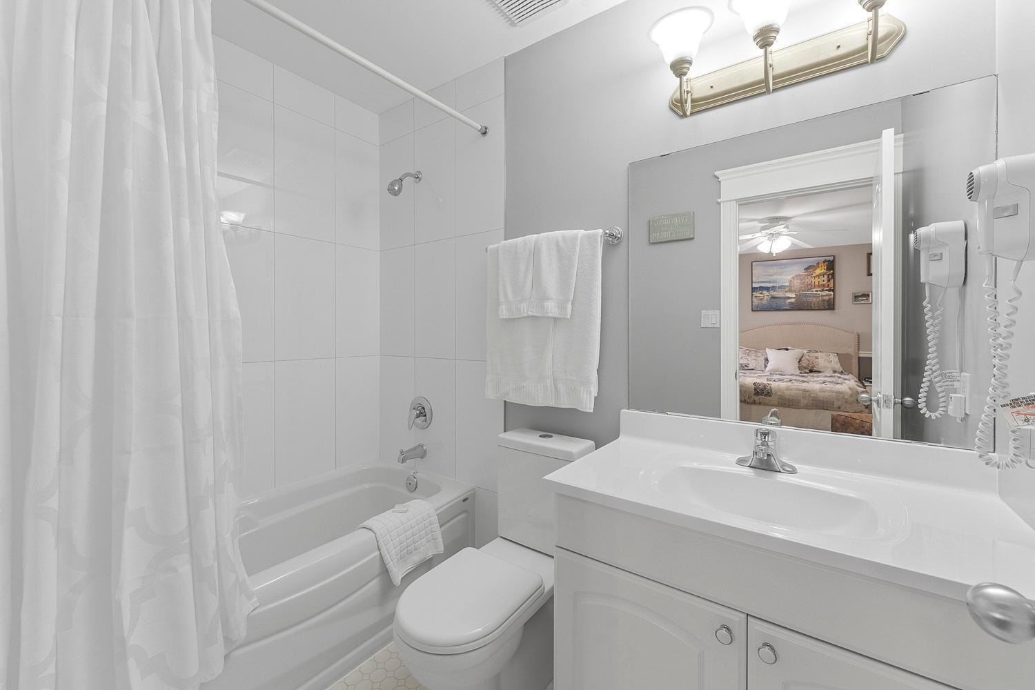 Lakeshore Inn 콜드레이크 외부 사진