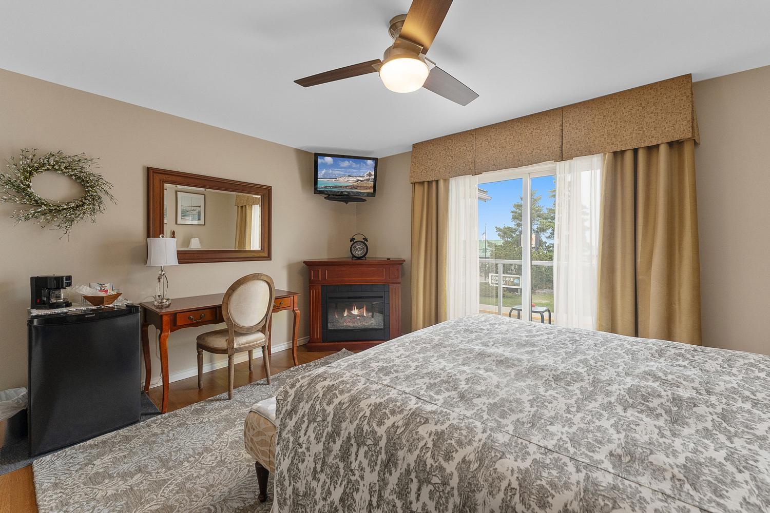 Lakeshore Inn 콜드레이크 외부 사진