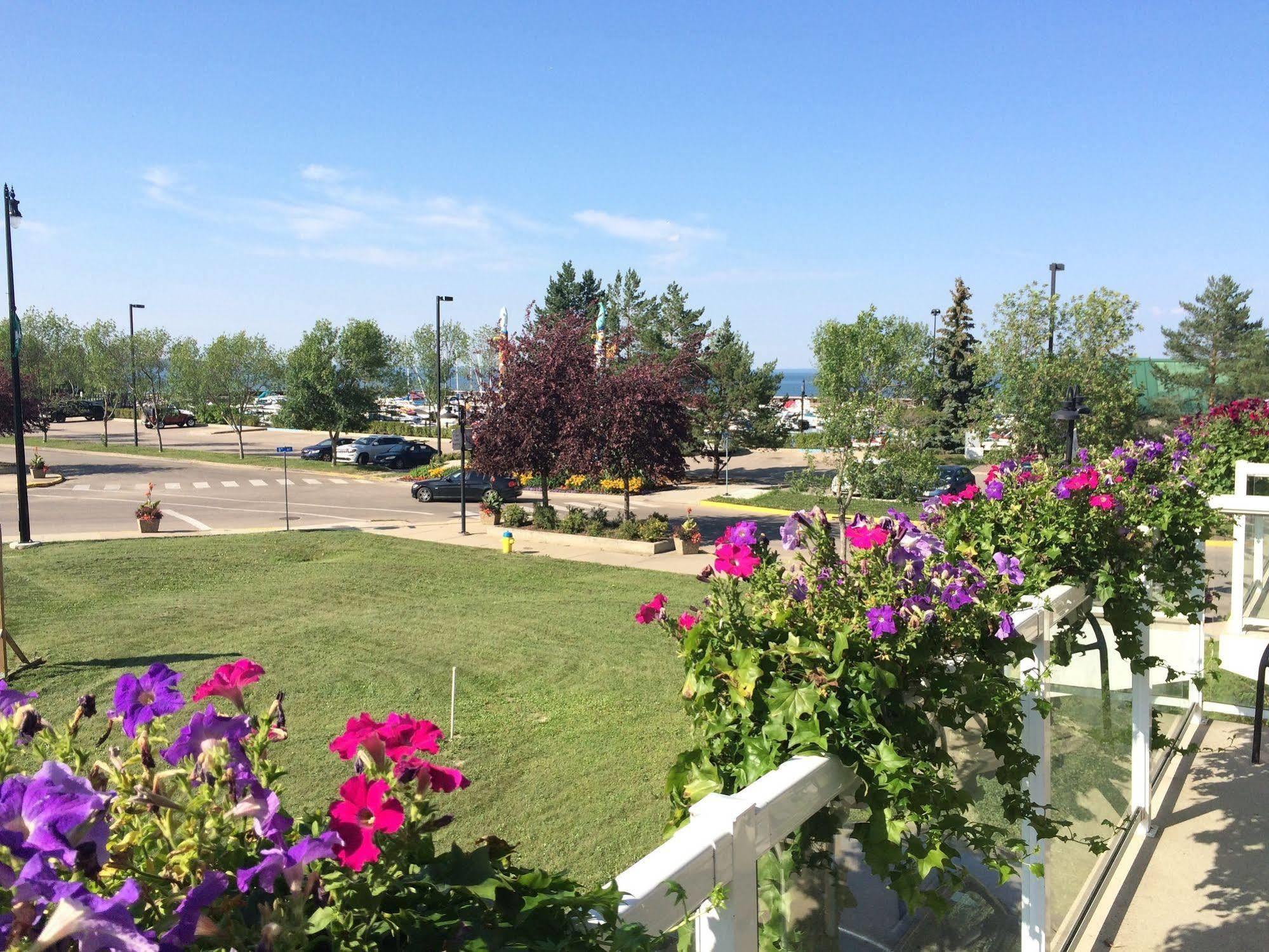 Lakeshore Inn 콜드레이크 외부 사진