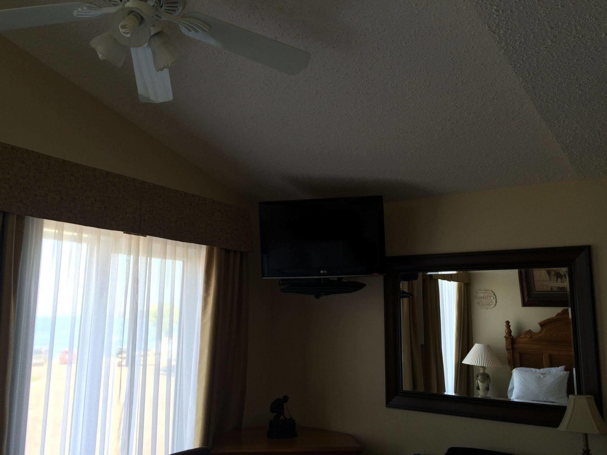 Lakeshore Inn 콜드레이크 외부 사진