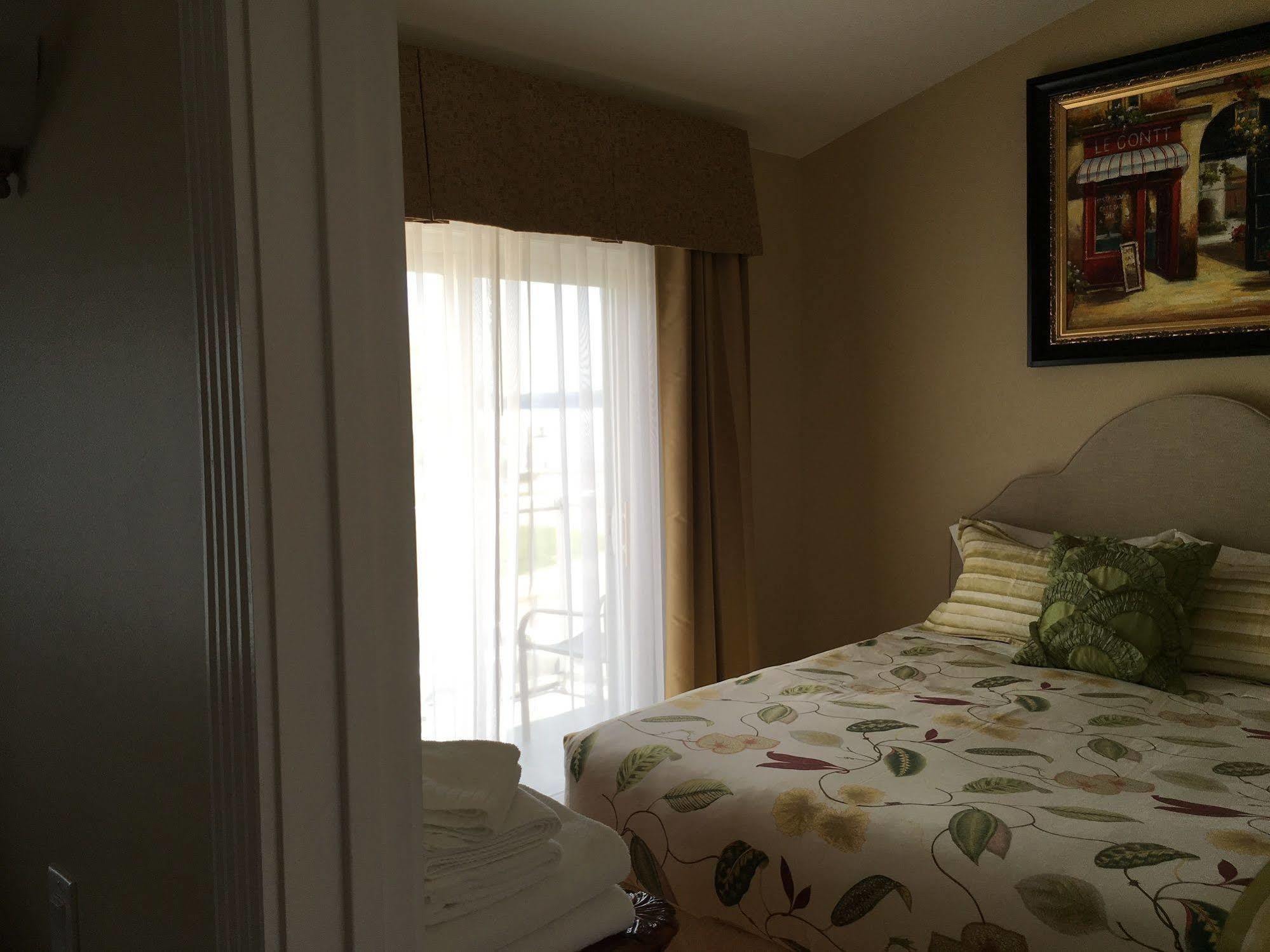 Lakeshore Inn 콜드레이크 외부 사진