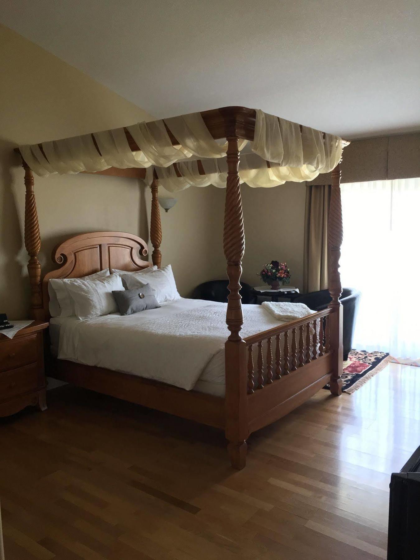 Lakeshore Inn 콜드레이크 외부 사진
